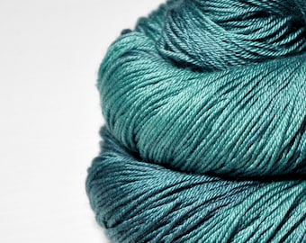 Furious storm spirit - Merino / Silk Fingering Yarn Superwash - Hand Dyed Yarn - Wolle handgefärbt - DyeForYarn