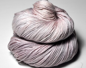 White lies OOAK - Merino / Silk Fingering Yarn Superwash - Hand Dyed Yarn - handgefärbte Wolle - Garn handgefärbt - DyeForYarn