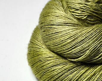 Rotten golden kiwi fruit - Merino / Silk / Yak Fingering Yarn - MerSiYak - Hand Dyed Yarn - Wolle handgefärbt - DyeForYarn