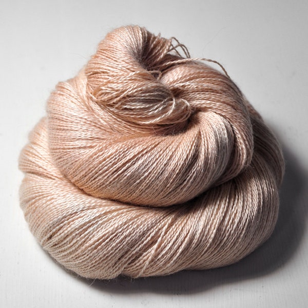 Fading ghost of a chestnut - Baby Alpaka / Seide Lacegarn - AlSi - Seide Wolle handgefärbt - DyeForYarn