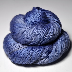 Cornflower coming to dust - Merino / Silk / Yak Lace Yarn - MerSiYak - Hand Dyed Yarn - Wolle handgefärbt - DyeForYarn