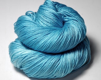 Melting blue glacier -  Merino / Silk Fingering Yarn Superwash - Hand Dyed Yarn - handgefärbte Wolle  - Garn handgefärbt - DyeForYarn