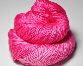 Poisoned bubble gum - Merino / Silk Fingering Yarn Superwash - Hand Dyed Yarn - handgefärbte Wolle - DyeForYarn