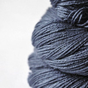 Stormy gray sea (2) - Merino / Silk Fingering Yarn Superwash - Hand Dyed Yarn - Wolle handgefärbt - DyeForYarn