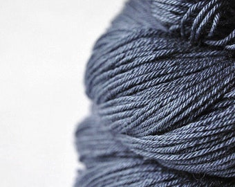 Stormy gray sea (2) - Merino / Silk Fingering Yarn Superwash - Hand Dyed Yarn - Wolle handgefärbt - DyeForYarn