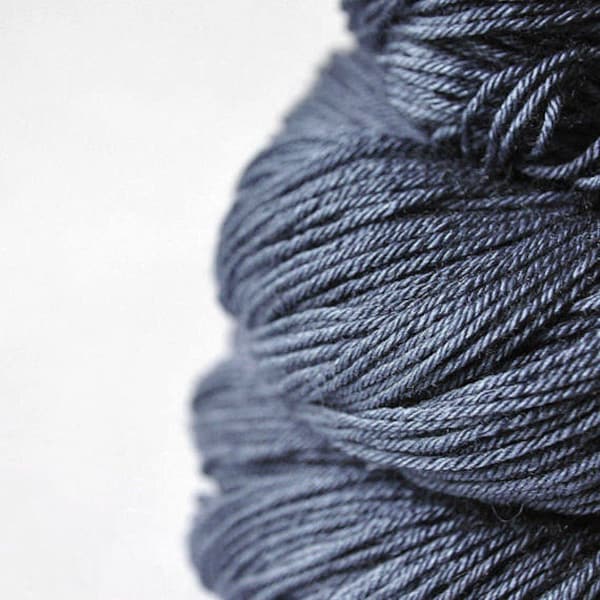 Stormy gray sea - Merino / Seide Fingering Garn Superwash - Hand Dyed Yarn - handgefärbte Wolle - DyeForYarn