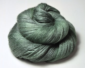 Glass frog sitting on a lichen  - Merino / Silk / Yak Lace Yarn - MerSiYak - Hand Dyed Yarn - Wolle handgefärbt - DyeForYarn