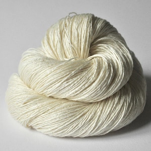 Ghost - natural undyed Merino / Silk Fingering Yarn Superwash - Wolle ungefärbt - DyeForYarn