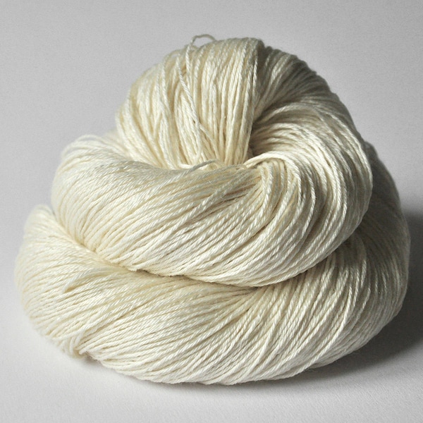 Ghost - natural undyed Merino / Silk Fingering Yarn Superwash - Wolle ungefärbt - DyeForYarn