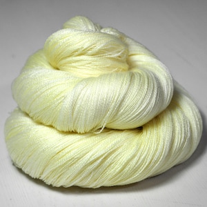 Świeżo wyciskany sok z cytryny - Merino / Silk Cobweb Yarn - ręcznie farbowana włóczka - ręcznie farbowana włóczka - DyeForYarn