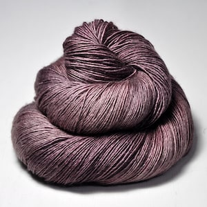 棚の上で紛失 - メリノ/シルク/ヤク中細糸 - MerSiYak - 手染め糸 - Wolle handgefärbt - DyeForYarn