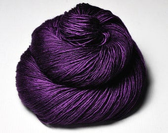Poisoned by love - Merino / Silk / Yak Fingering Yarn - MerSiYak - Hand Dyed Yarn - Wolle handgefärbt - DyeForYarn