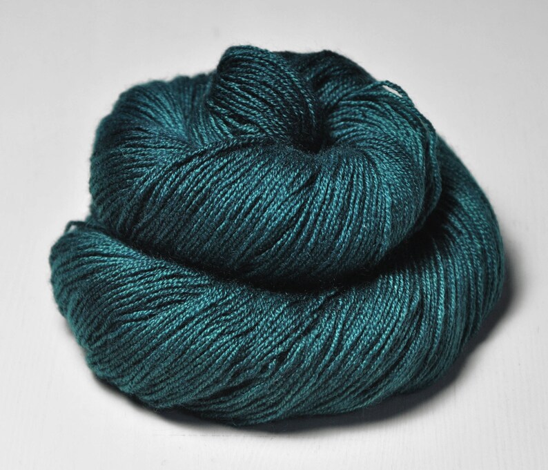 Giant clam closing forever Pure Cashmere Fingering Yarn Hand Dyed Yarn Wolle handgef\u00e4rbt DyeForYarn