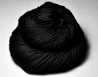 Black Hole - Merino / Silk / Yak Fingering Yarn - MerSiYak - Hand Dyed Yarn - Wolle handgefärbt - DyeForYarn