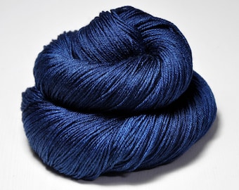 Glowing sapphire - Merino / Silk Fingering Yarn Superwash - Hand Dyed Yarn - Wolle handgefärbt - DyeForYarn