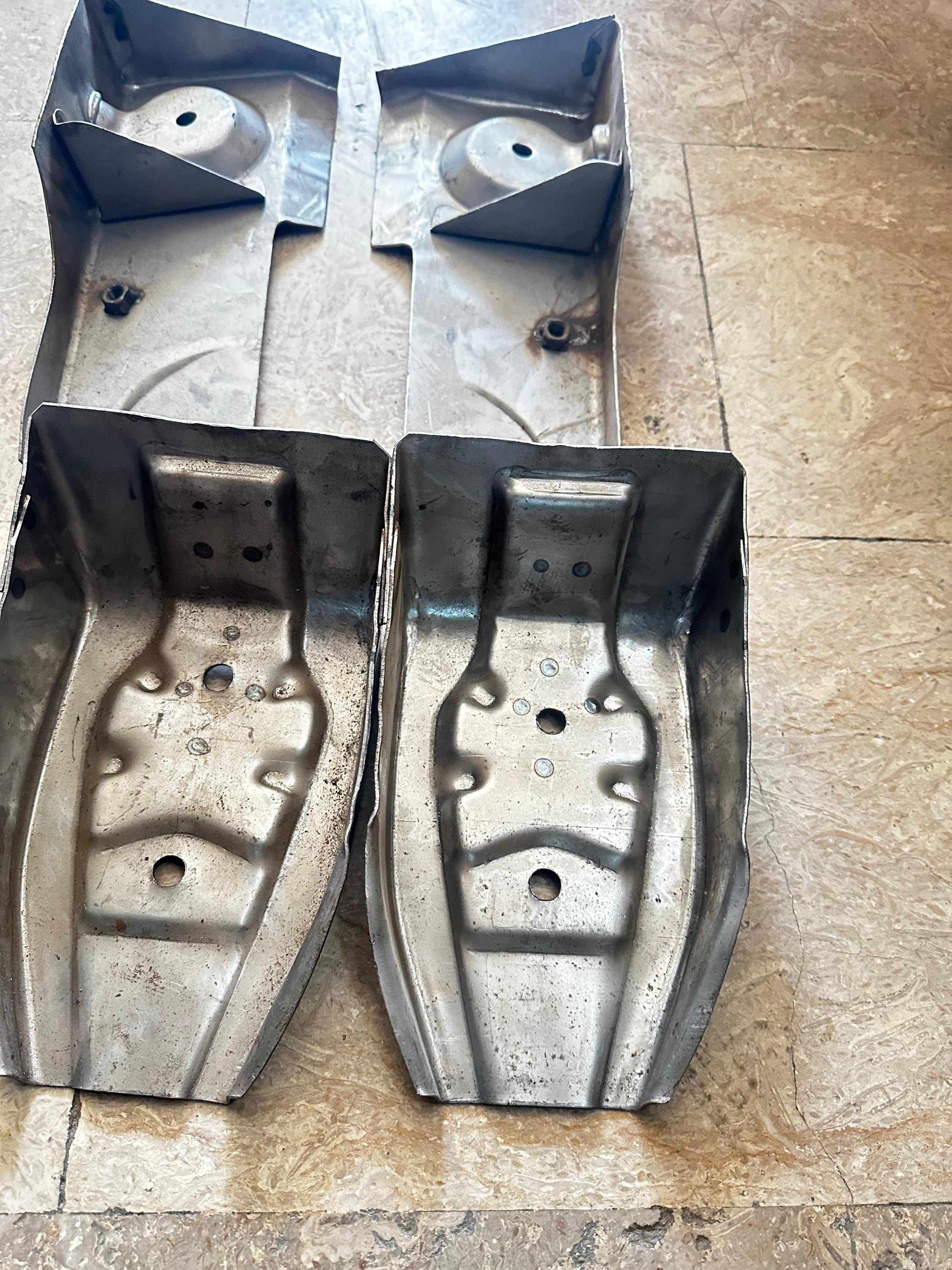 1989-1994 Toyota Hilux & Pickup Front Cab Mount Brackets | Cab Floor ...