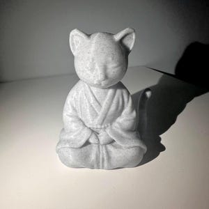 Zen Cat Monk Statue – Meditating Kitty Figurine | Calming 3D Printed Cat Decor | Kawaii Buddha Cat for Desk, Gift or Home Altar