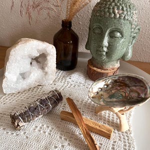 Smudge Sticks mit Palo Santo und Heilsteine, Spirituelles Räucherbündel