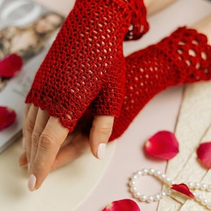 Coquette Pulswärmer mit Ausgestellter Manschette, Armstulpen häkeln, Balletcore-Accessoire.
