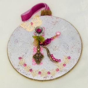 Decoração de parede – Estilo Shabby Chic feito à mão com joias vintage – Arte romântica com a letra "K"