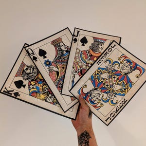 Lot de 4 affiches de cartes à jouer A4 - oeuvres d'art murales vintage, décoration minimaliste, tirages de cartes de poker, oeuvre d'art pour la salle de jeux ou le bureau, tirages King Queen Jack