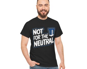 Nicht für die Neutral | Night Match Tee | Für Full-Throttle Fans die jeden Kick, jeden Shout mit Floodlight-Energy erfüllen