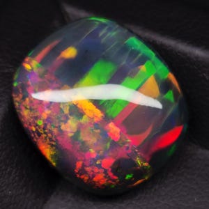 20,80 Ct äthiopischer Opal | 21x18x11mm Spaltmuster Feuer | Regenbogen Blitz Neongrün | Einzigartige Doppel Muster Gemme | Poliertes Cabochon
