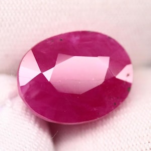 4.75 Ct Natürlicher Rubin aus Burma | Oval facettierter Edelstein | Loser Rosa-Roter Juli Geburtsstein | Ethische Edelsteinversorgung | DIY Schmuckherstellung