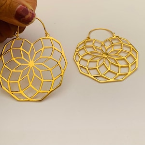 Brass hoop earrings-Tribal hoops-boho hoop earrings-Spiral hoop earrings-Vintage Gold brass hoop earrings-Classy earring-Gypsy earring