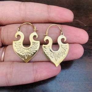 Brass hoop earrings-Tribal hoops-boho hoop earrings-Spiral hoop earrings-Vintage Gold brass hoop earrings-Classy earring-Gypsy earring