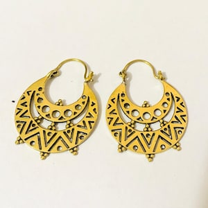 Brass hoop earrings-Tribal hoops-boho hoop earrings-Spiral hoop earrings-Vintage Gold brass hoop earrings-Classy earring-Gypsy earring