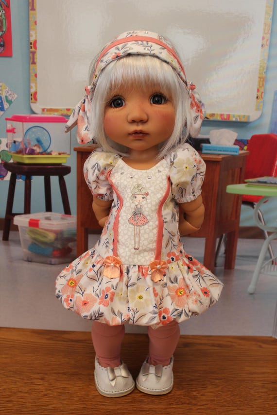 cute as a button dress Elena looking cute as a button modelling the sweetest 1960s yellow lace daisy dress. We hope you have a fabulous weekend! #jennyvander #jennyvandervintage #1960s #60sdress