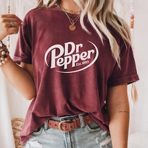 Comfortkleuren Dr Pepper-shirt, vintage Soda-shirt met grafische print, retro Dr Pepper-T-shirt voor frisdrankliefhebbers, uniseks zacht katoenen T-shirt