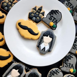 Biscoitos temáticos de quarta-feira da Família Addams para a festa especial dos seus filhos Biscoitos de glacê personalizados | biscoitos de açúcar