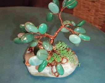 Green Aventurine Wire Tree – Handmade Crystal Tree Sculpture on Stone Base, Healing Energy Gem Tree Decor