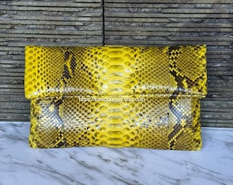 Gelbe Motiv Pythonleder Clutch: Foldover Schlangenleder Handtasche