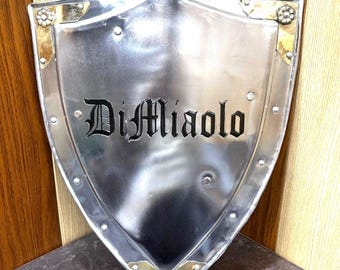 Personalisiertes Ritter-Rüstungsschild-handgefertigtes graviertes mittelalterliches Stahlschild