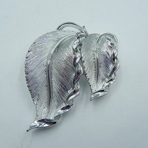 Silver tone leaf brooch Lisner