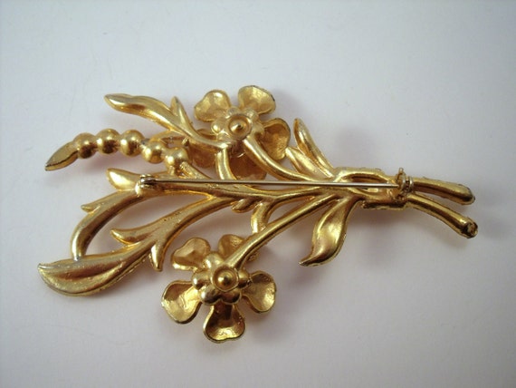 Flower brooch large 1940's gold tone rhinestone a… - image 4