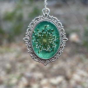 Flower Necklace | Oval Pendant Necklace | Pressed Flower Nature Jewelry for Her | Green Boho Necklace | Green Jewelry |White Flower Necklace
