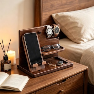 Personalisierte Holz-Docking-Station: Personalisierter Schreibtisch-Organizer mit Gravur, perfekt als Geburtstagsgeschenk für den besten Freund, Geschenk für Papa und Vater