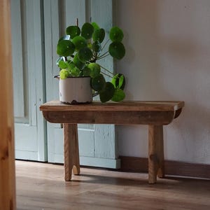 Rustic reclaimed wood bench – Vintage footstool / flower bench made from old floorboards – Handmade decorative bench in country house style