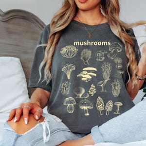 Vintage Mushroom T-Shirt ,Botanical Fungi Tee ,Cottagecore Aesthetic Gift, Nature Lovers,Comfort Colors Tshirt, Boho Tsirt, Graphic Tshirt