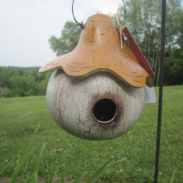 Wren Gourd birdhouse