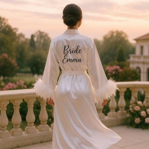 Peignoir plume personnalisé pour mariée, robe de mariée en satin, robe de mariée personnalisée avec plumes, cadeau de célibataire, robe de mariée personnalisée pour le jour du mariage