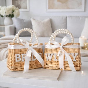 Personalized Bride to be Mrs Pearl Letter Bag: Custom Bride Name Initials Straw Bag, Bridal Gift, Bachelorette Party Favor, Bride Purse
