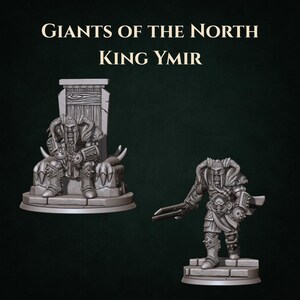 以下が含まれることがあります： GIANTS OF THE NORTH KING YMIRとラベル付けされた2体の灰色のミニチュアフィギュア。1体は角のある兜と鎧を身につけて玉座に座り、もう1体は武器を持って立っています。両方のフィギュアには、詳細な鎧とテクスチャのある台座が施されています。
