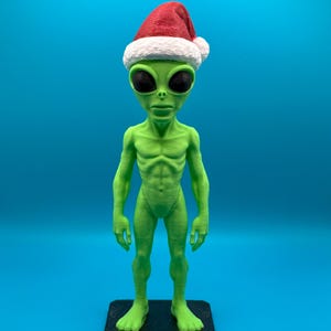 Statuetta di alieno natalizio – Decorazione natalizia stampata in 3D (altezza 8 pollici)