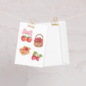 Cartão de aniversário em aquarela com frutas vermelhas