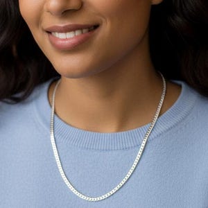 Conjunto de pulsera y cadena en plata de ley 925: elegancia clásica.